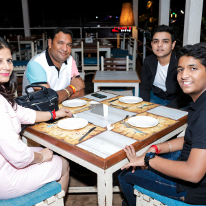 titos-restaurant-customers